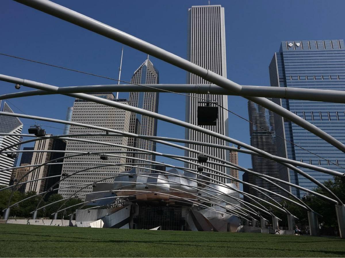 Lunch: eat some local flavor, and then make up a small city stroll