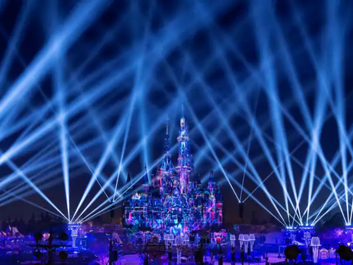 Brilliant light show-an immersive light and shadow feast