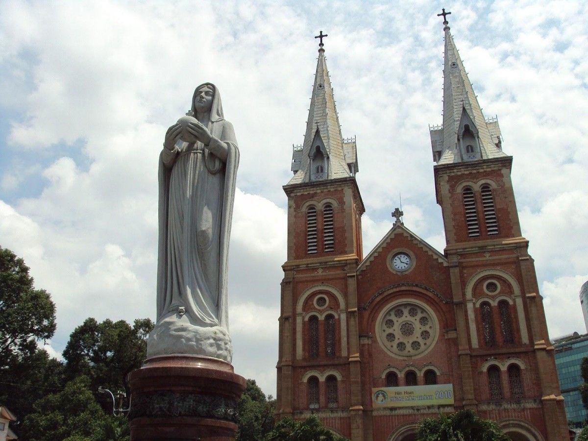 First acquaintance with Saigon Notre-Dame Cathedral