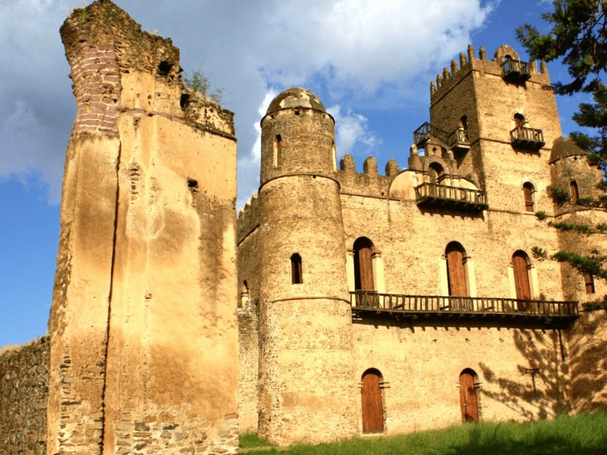 Around the castle: an overlooked treasure zone
