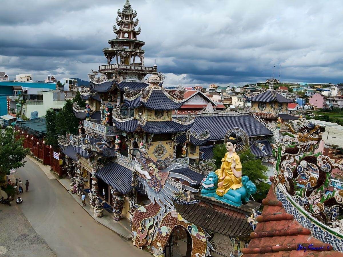 Artistic wonders of meticulous carving