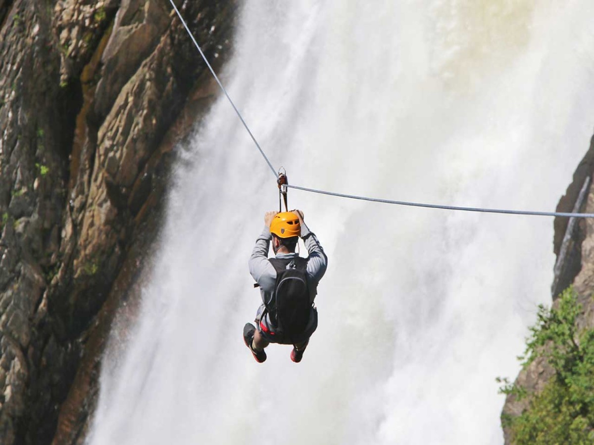 Promenade de la Chute at the foot of the waterfall - feel the shock of nature!