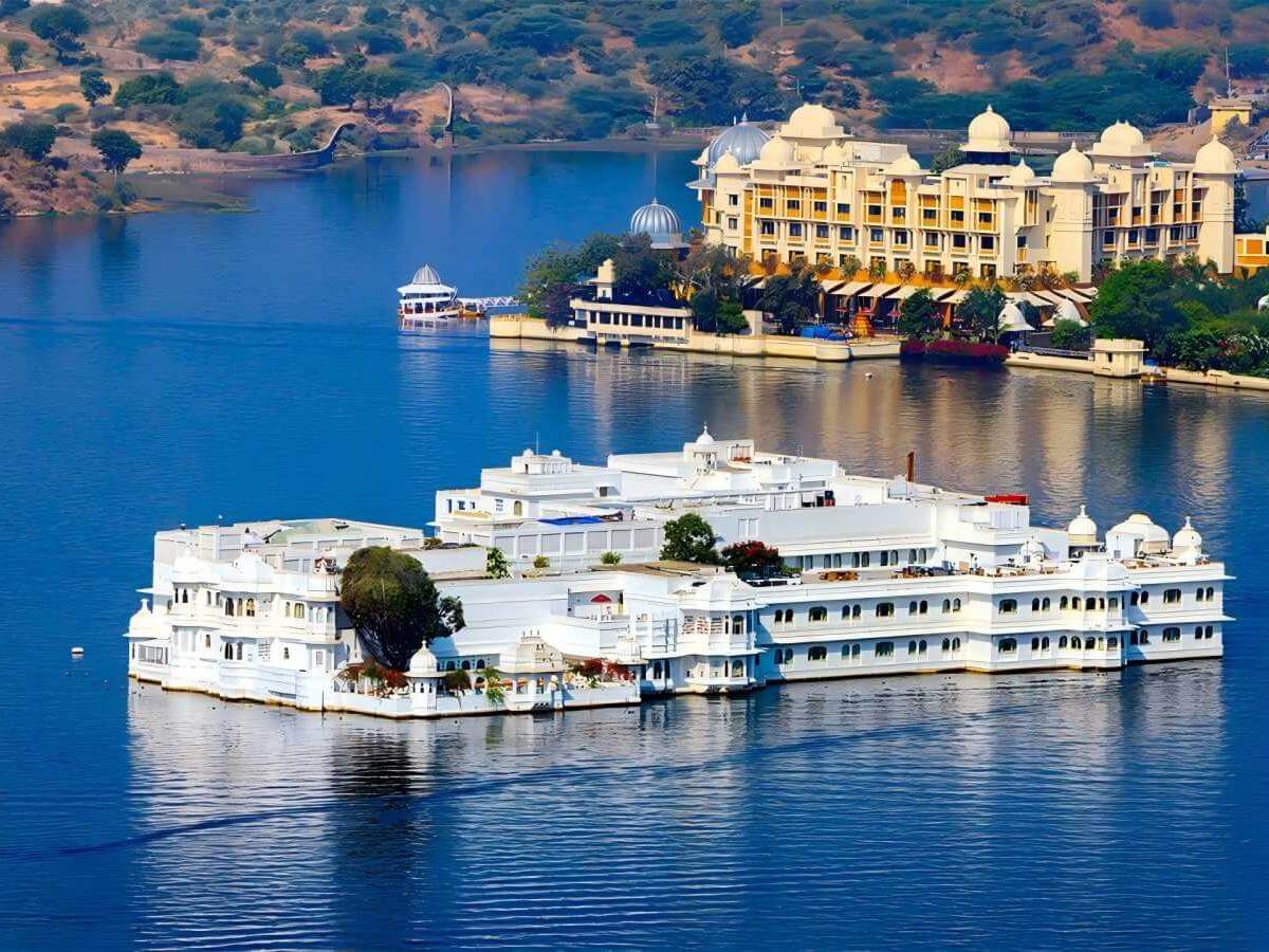 Jag Niwas Island Palace: Experience Luxury and Romance